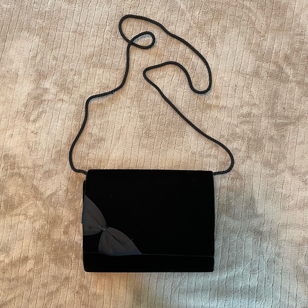 Black velvet women’s vintage evening bag with satin bow detail by La Regale